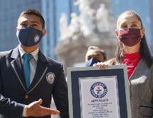 El reconocimiento fue entregado a Claudia Sheinbaum, jefa de Gobierno de CDMX, en una ceremonia en el Ángel de la Independecia. TWITTER/@Claudiashein