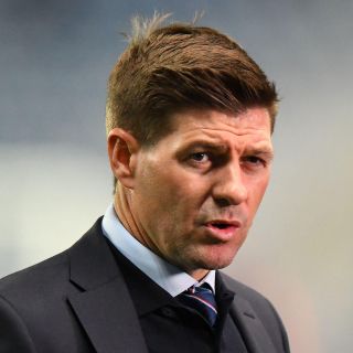 Steven Gerrard es el nuevo entrenador del Aston Villa