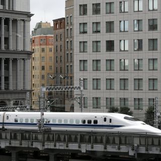 Japón: Conductor de tren denuncia rebaja de su salario por retraso de un minuto