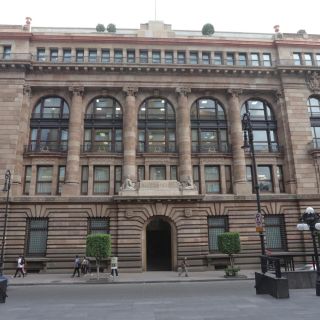 Banxico subre la tasa de interés a 5.5%