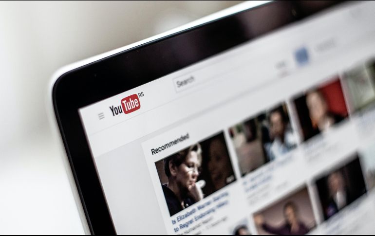 YouTube no es la primera red social en esconder sus números. ESPECIAL/Photo by NordWood Themes on Unsplash