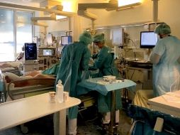 De los 18 pacientes en la sala de cuidados intensivos para enfermos de covid-19 en este hospital en Leipzig, 14 no estaban vacunados.