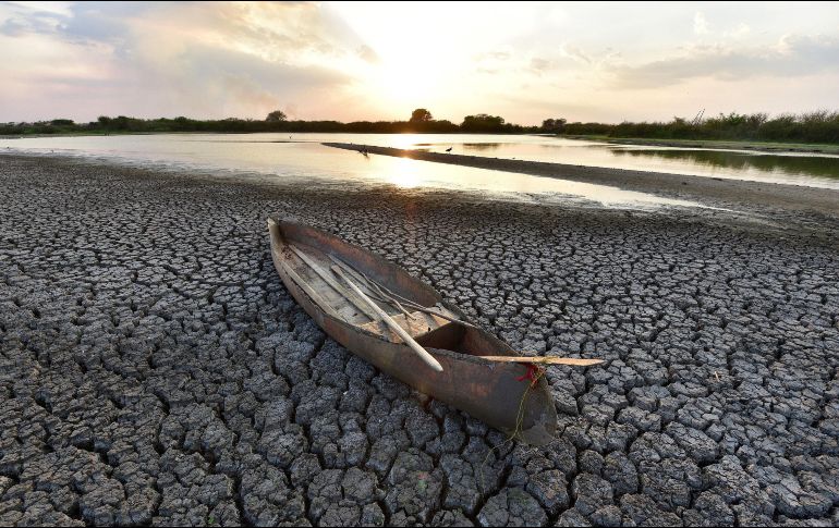 Cada día es más difícil garantizar el acceso al agua potable; expertos buscan la manera de reciclarla y reutilizarla. EFE/J. Ávalos