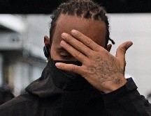 Hamilton será sancionado con una penalidad de cinco puestos en la parrilla de salida ante un posible cambio de motor en su automóvil. AFP / C. De Souza