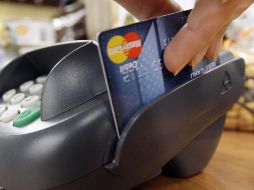 Una recomendación para este Buen Fin 2021 es solicitar el comprobante si tu tarjeta es deslizada por segunda ocasión para verificar el motivo de rechazo. AP / ARCHIVO