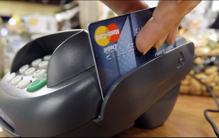 Una recomendación para este Buen Fin 2021 es solicitar el comprobante si tu tarjeta es deslizada por segunda ocasión para verificar el motivo de rechazo. AP / ARCHIVO