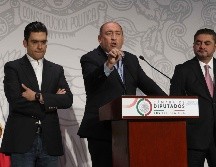 Los diputados Jorge Romero del PAN, Rubén Moreira del PRI y Luis Espinoza Cházaro del PRD expresaron la postura del bloque opositor en la Cámara de Diputados. SUN/C. Mejía