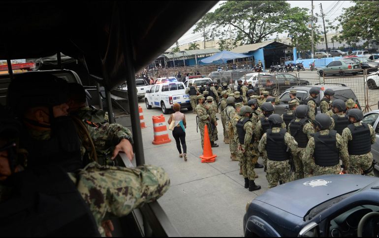 Es necesaria la presencia del ejército para controlar la situación al interior del centro penitenciario. AP/J. Sánchez