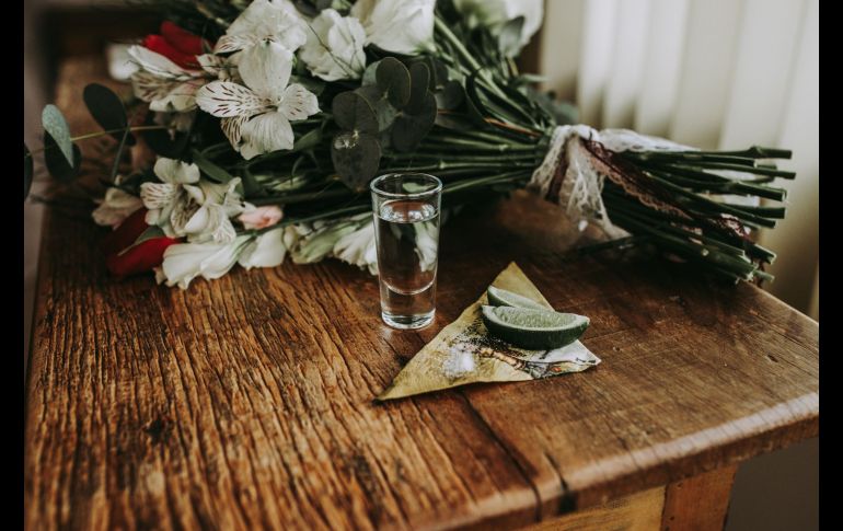 El tequila, de calidad, puede aportar a tu salud / Photo by Cassio Jardim on Unsplash