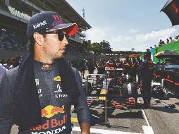 Cerca. Pérez reconoce que ayer no contaban con la misma velocidad que los Mercedes de Lewis Hamilton y Valtteri Bottas. Red Bull Content Pool