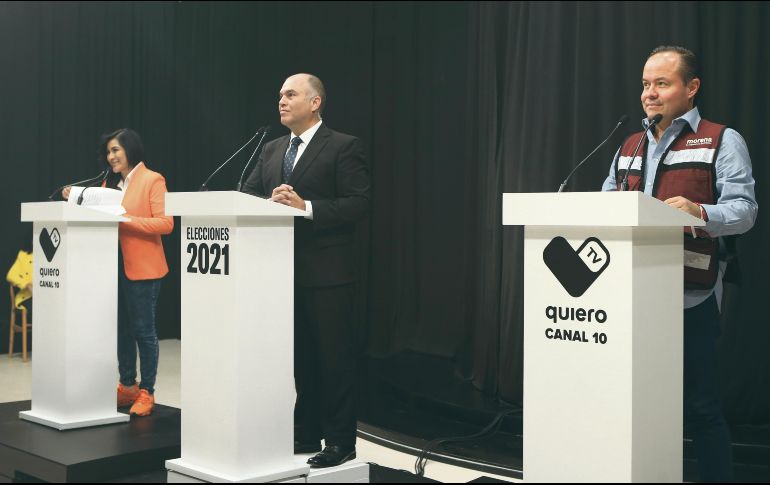 DISCURSO. Ayer se realizó en la televisora Quiero TV un debate entre los nueve candidatos a la presidencia de Tlaquepaque, donde los aspirantes echaron la culpa de la inseguridad a los partidos a los que pertenecen sus contrincantes. Citlalli Amaya, candidata de Movimiento Ciudadano, señaló que la violencia en ese municipio es culpa del Gobierno federal. Alberto Maldonado, de Morena, destacó que será imposible que MC mejore la seguridad porque no lo ha podido hacer en seis años. Los otros siete candidatos coincidieron en la necesidad de aumentar los salarios a los policías y en hacer programas de cuidado a la infancia y juventud. Las elecciones serán el siguiente domingo. El Informador/ G. Gallo