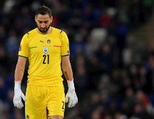 El portero de Italia, Gianluigi Donnarumma, reacciona en el juego ante Irlanda del Norte hoy en Belfast. EFE/EPA/M. Marlow