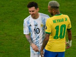 Claves. Lionel Messi tendrá minutos de juego tras recuperarse de su lesión, por su parte, Neymar Jr. no realizó el viaje a Argentina con la “Canarinha”. AFP