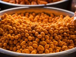 Los cacahuates japoneses se han convertido en un imperdible de las reuniones entre amigos. ESPECIAL/Photo by engin akyurt on Unsplash