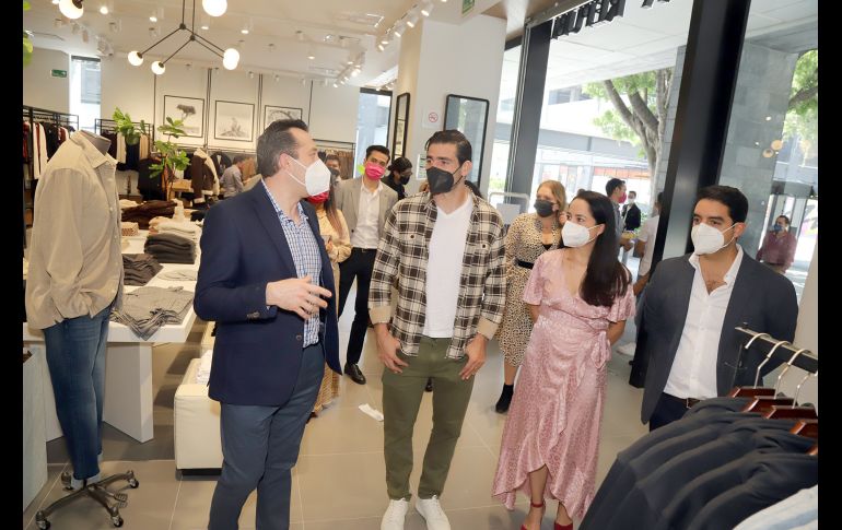 Recorrido por la tienda. GENTE BIEN JALISCO/ CLAUDIO JIMENO