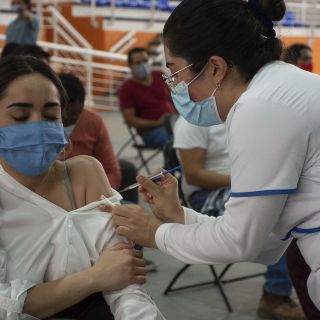 COVID-19: ¿Por qué algunos vacunados no pueden visitar Estados Unidos?