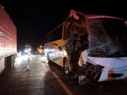 El accidente se registró la madrugada de hoy jueves sobre el Macrolibramiento a su cruce con la carretera a Morelia. ESPECIAL /