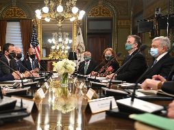 López Obrador (d) durante la reunión con Harris (i) en Washington, DC. AFP/B. Smialowski