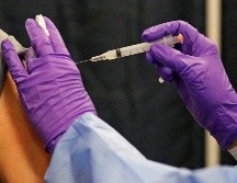 Este anuncio se da en un momento en el que los contagios vuelven a aumentar en Estados Unidos, con una media de 85 mil nuevos casos de COVID-19 cada día, y unas mil muertes diarias. AP / M. Stone