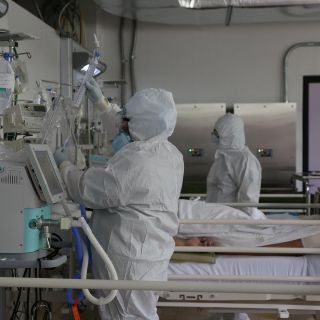 Mujer despierta de coma tras COVID-19 cuando la iban a desconectar