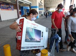 Los productos más vendidos fueron ropa y calzado (45%), seguido de electrónicos (26%) y línea blanca (9%). EL INFORMADOR/A. Camacho