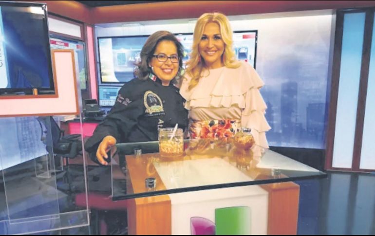 La cadena Univisión la invita constantemente a sus eventos y a cocinar en los sets de televisión local. ESPECIAL