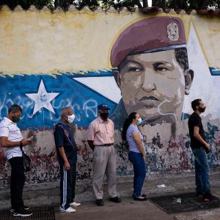 Miles de venezolanos acuden a las urnas bajo el escrutinio internacional