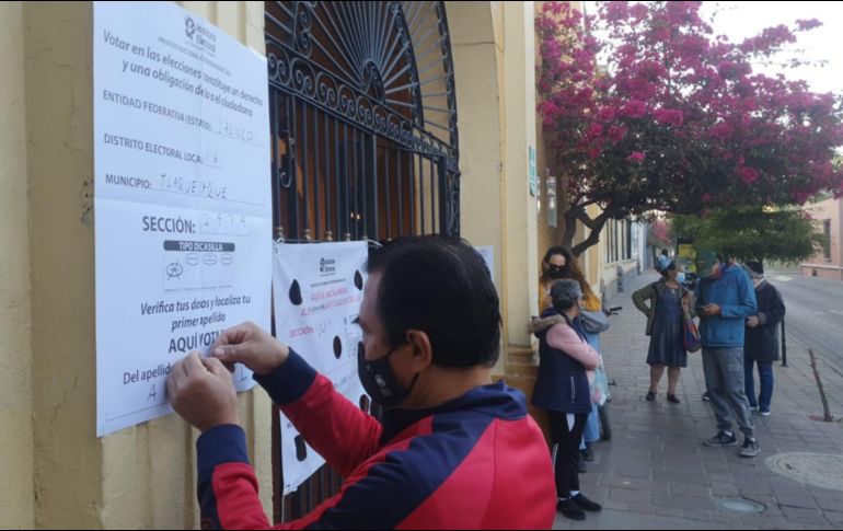 Algunos ciudadanos de Tlaquepaque se formaron desde temprana hora para votar. EL INFORMADOR / G. Gallo