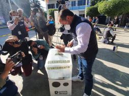 Durante esta mañana, acudió Maldonado en compañía de su familia a emitir su voto. EL INFORMADOR / Y. Mora