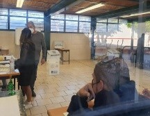 En la escuela primaria Lázaro Cardenas, ubicada en la calle Capulín, en Las Huertas, abrieron a las 8:30 de la mañana. EL INFORMADOR