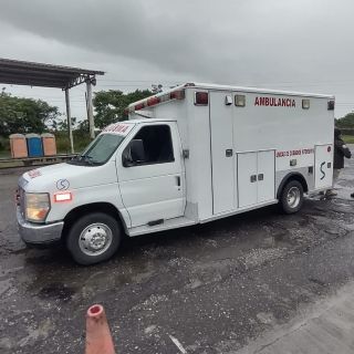 Interceptan en Tabasco a 36 migrantes hacinados en una ambulancia pirata