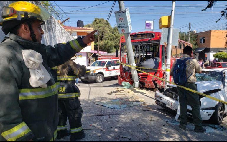 Aparentemente uno de los conductores se pasó la luz del semáforo cuando estaba todavía en rojo. ESPECIAL /