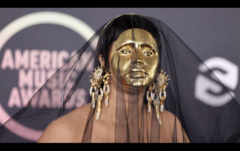 El look de Cardi B en los American Music Awards 2021 fue uno de los más comentados de la gala. AFP/ JORDAN STRAUSS