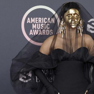 Éstos fueron los looks más extravagantes en los American Music Awards 2021