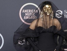 Cardi B y Billy Porter se robaron las miradas en la alfombra roja de los American Music Awards 2021. AFP/ AMY SUSSMAN, AP/ JORDAN STRAUSS