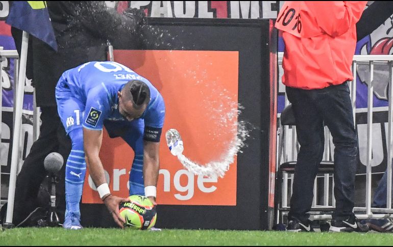 Ayer, el partido de la J14 del campeonato francés fue suspendido definitivamente después de que el jugador del Marsella fuera agredido desde la grada, cuando apenas se habían disputado cinco minutos. AFP / P. Desmazes
