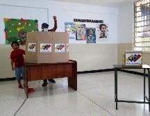 El presidente de la Asamblea Nacional de Venezuela, Jorge Rodríguez, asiste a votar en Caracas, Venezuela. EFE/R. Peña
