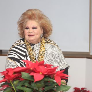 Cuquita Lares festeja a las corredoras del Guadalajara Country Club