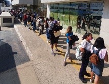 Menores de 15 a 17 años acuden hoy a recibir la vacuna anti COVID-19 en el hospital de Zoquipan. EL INFORMADOR/G. Gallo