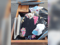 Por lo que relataron vecinos, el ropero fue abandonado aproximadamente a las 23:30 horas de ayer martes. ESPECIAL /