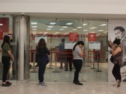 Una cajera de la sucursal bancaria recibió el documento que llevó a la detención de un hombre por secuestro.  NTX / ARCHIVO.