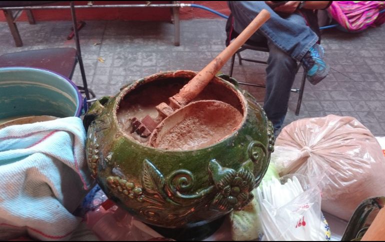 El champurrado es una bebida que se remonta hasta la época de los aztecas. NTX/ARCHIVO