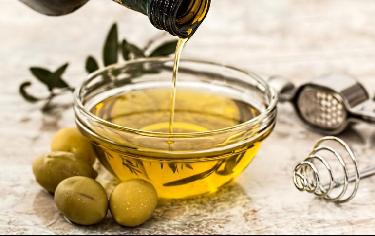 Algunos de los aceites vegetales más conocidos son el de oliva y el de aguacate, ¿cuál es tu favorito?. PIXABAY