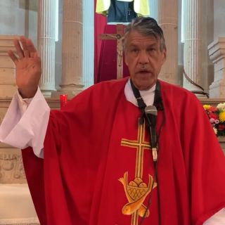 Viral: "El Padre Pistolas", polémico sacerdote de Michoacán pide a mujeres "ponerse a hacer tortillas"