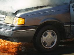 Al interior del carro los rescatistas encontraron el cuerpo calcinado de una persona aún sin identificar. EL INFORMADOR / ARCHIVO