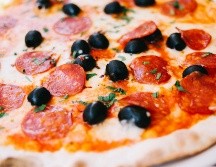 La pizza loca feliz es una mezcla de ingredientes que evocan los sabores de la célebre sopa tailandesa Tom Yum Gai con una hoja de cannabis refrita encima. ESPECIAL