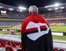 PESE A TODO. La euforia, el ánimo y las ganas de ver a su equipo avanzar a la Semifinal, hace que la Fiel rompa el cochinito y acuda al graderío del Jalisco. IMAGO7