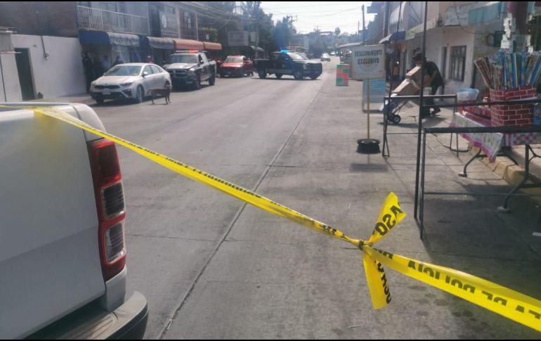 La víctima, de entre 40 a 45 años de edad, estaba recostada en el piso del local boca abajo. ESPECIAL