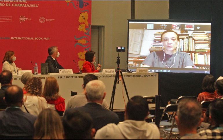 María José Ferrada se conectó por videollamada a la entrega del premio en Expo Guadalajara. EL INFORMADOR/A. Camacho