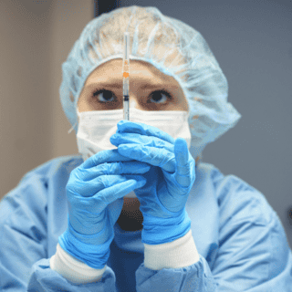 Pfizer ya trabaja en versión de la vacuna contra cepa ómicron